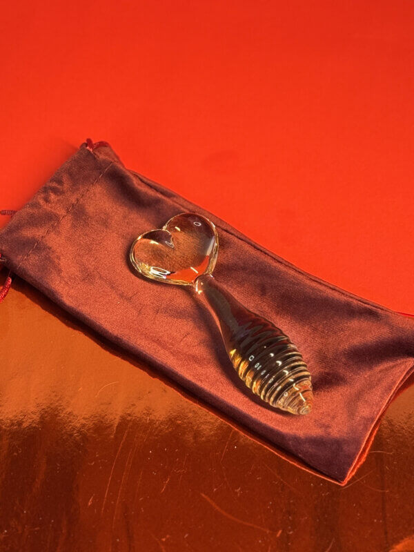Plug Anal em Vidro Escalonado com Detalhe em Coração - Imagem 2